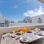 Penthouse T4 Com Vista Mar Em * Quarteira