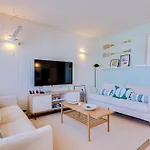 Penthouse T4 Com Vista Mar Em * Quarteira