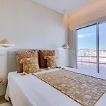 Penthouse T4 Com Vista Mar Em * Quarteira