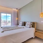 Penthouse T4 Com Vista Mar Em Quarteira