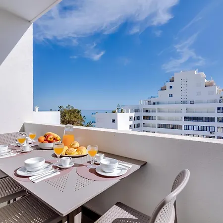 Penthouse T4 Com Vista Mar Em Apartment Quarteira
