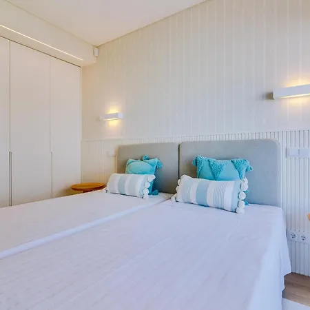 Apartment Penthouse T4 Com Vista Mar Em Quarteira