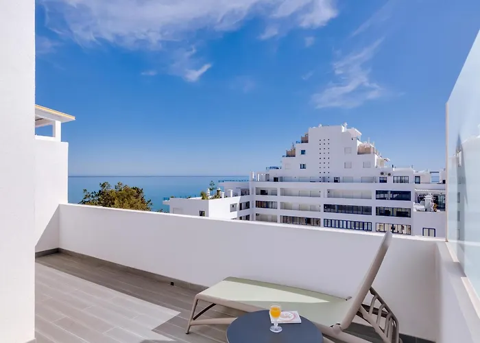 Penthouse T4 Com Vista Mar Em Quarteira