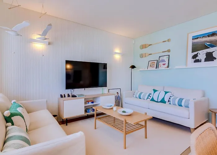 Penthouse T4 Com Vista Mar Em * Quarteira