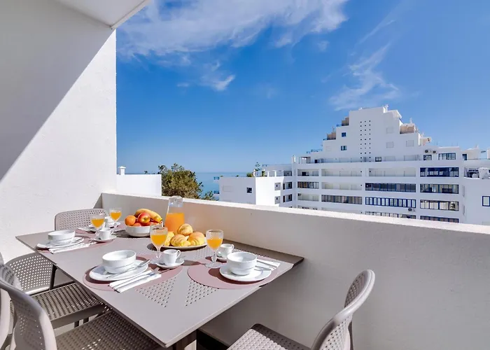 Penthouse T4 Com Vista Mar Em Appartement Quarteira