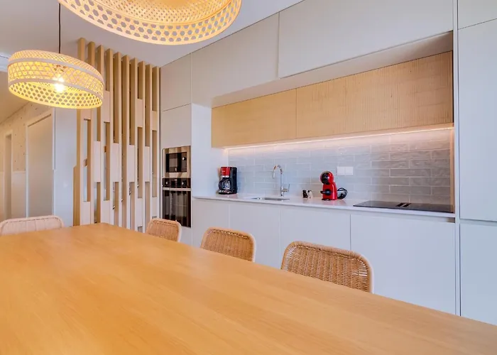 Penthouse T4 Com Vista Mar Em * Quarteira