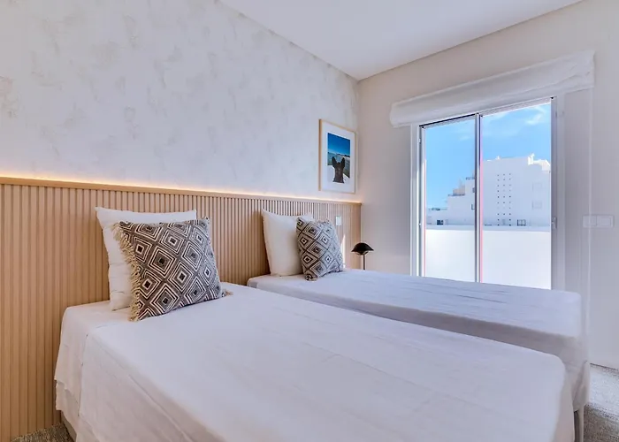 Penthouse T4 Com Vista Mar Em Quarteira
