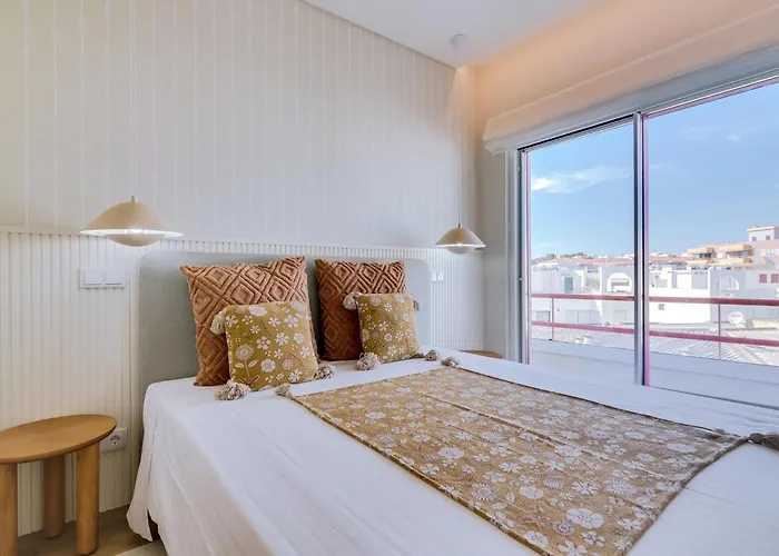 Penthouse T4 Com Vista Mar Em * Quarteira