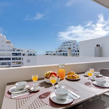 Penthouse T4 Com Vista Mar Em * Quarteira