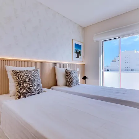 Penthouse T4 Com Vista Mar Em Quarteira