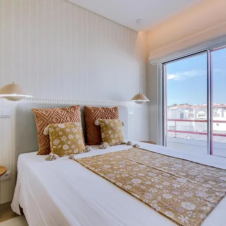 Penthouse T4 Com Vista Mar Em * Quarteira